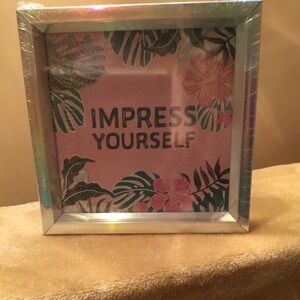 🆕 SEXYBRAINBOUTIQUE/ Inspiration Decor Frame 2 Hang Message: Impress Yourself 🩷